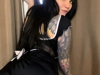Big ass babe exposes her big boobs