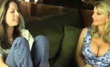 Blonde and brunette lesbian babes love
