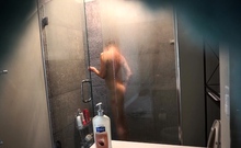 Pussy rubbing babe goes solo in shower play in hd