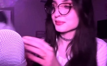 beebee ASMR - Manga Gripping, Tapping, Upclose Whispering