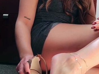 Amateur Foot Fetish Girlfriend Sucks and gives a Footjob