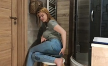 Young amateur teen in solo masturbation getting kinky