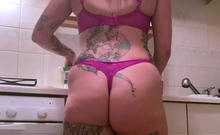 Big boob brunette masturbates on webcam