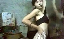 Hot Indonesian Babe Dancing